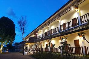 Nan Green Lake View Resort