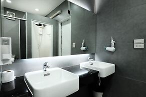 Wayha Hostel Don Mueang Airport