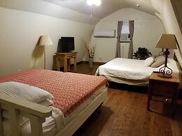 Mendelbaum Winery Guest Cabins