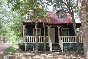 Mendelbaum Winery Guest Cabins