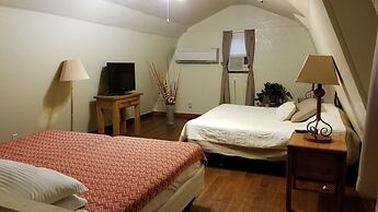 Mendelbaum Winery Guest Cabins