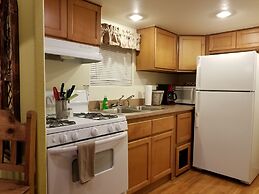 Mendelbaum Winery Guest Cabins