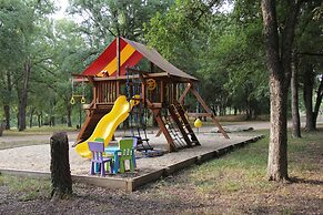 Mendelbaum Winery Guest Cabins