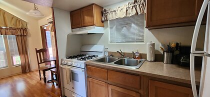 Mendelbaum Winery Guest Cabins