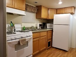 Mendelbaum Winery Guest Cabins