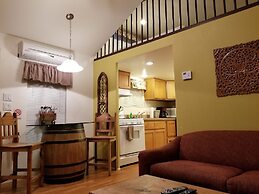 Mendelbaum Winery Guest Cabins