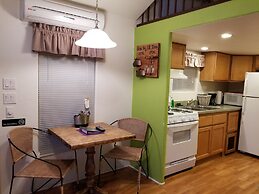 Mendelbaum Winery Guest Cabins