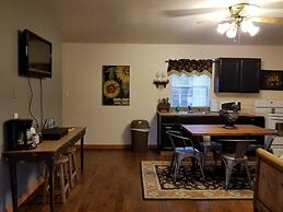 Mendelbaum Winery Guest Cabins