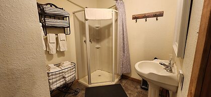 Mendelbaum Winery Guest Cabins