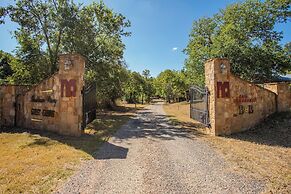 Mendelbaum Winery Guest Cabins