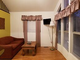 Mendelbaum Winery Guest Cabins