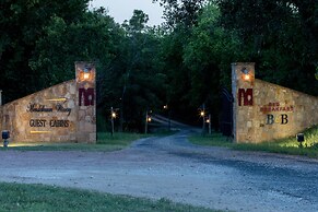 Mendelbaum Winery Guest Cabins