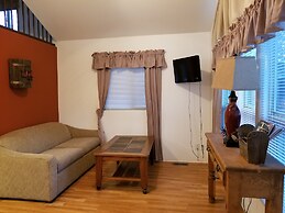 Mendelbaum Winery Guest Cabins