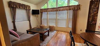 Mendelbaum Winery Guest Cabins