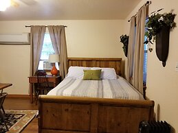 Mendelbaum Winery Guest Cabins