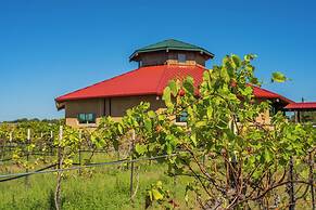 Mendelbaum Winery Guest Cabins