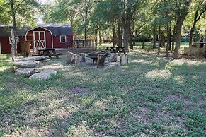 Mendelbaum Winery Guest Cabins