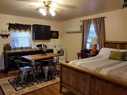 Mendelbaum Winery Guest Cabins