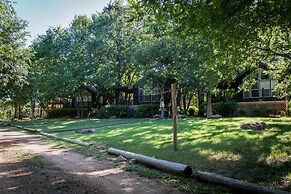 Mendelbaum Winery Guest Cabins