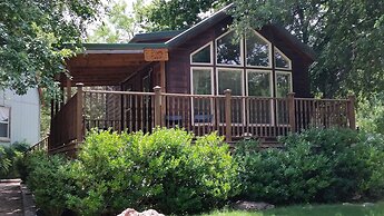 Mendelbaum Winery Guest Cabins