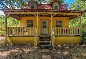 Mendelbaum Winery Guest Cabins
