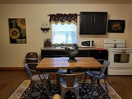 Mendelbaum Winery Guest Cabins