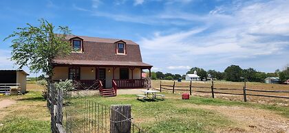 Mendelbaum Winery Guest Cabins