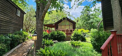 Mendelbaum Winery Guest Cabins