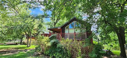 Mendelbaum Winery Guest Cabins