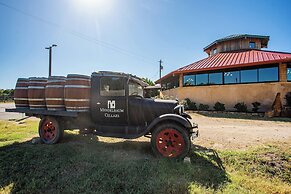 Mendelbaum Winery Guest Cabins