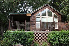Mendelbaum Winery Guest Cabins