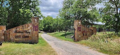Mendelbaum Winery Guest Cabins