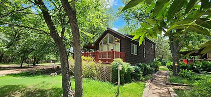 Mendelbaum Winery Guest Cabins