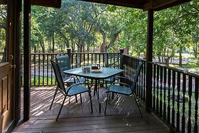 Mendelbaum Winery Guest Cabins