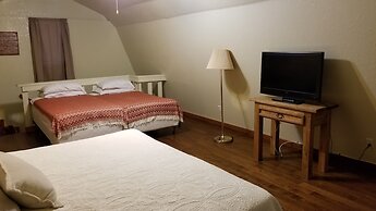 Mendelbaum Winery Guest Cabins