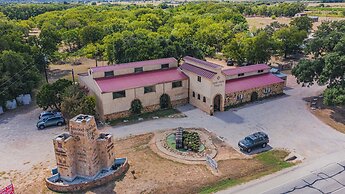 Mendelbaum Winery Guest Cabins