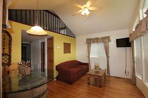 Mendelbaum Winery Guest Cabins