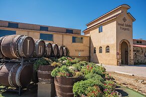 Mendelbaum Winery Guest Cabins