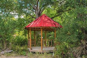 Mendelbaum Winery Guest Cabins