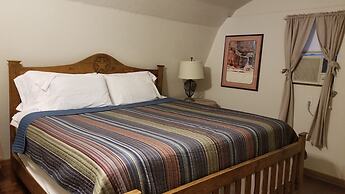 Mendelbaum Winery Guest Cabins