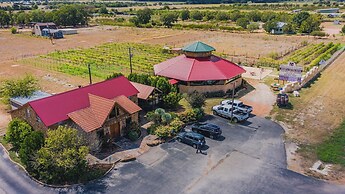 Mendelbaum Winery Guest Cabins