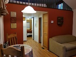 Mendelbaum Winery Guest Cabins