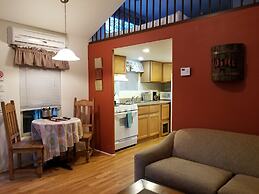 Mendelbaum Winery Guest Cabins