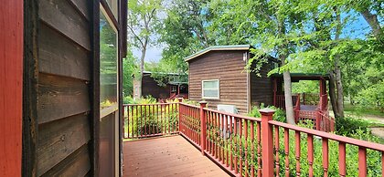 Mendelbaum Winery Guest Cabins