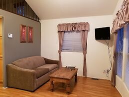 Mendelbaum Winery Guest Cabins