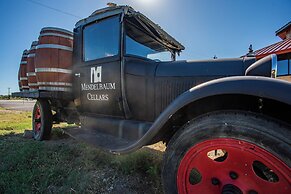 Mendelbaum Winery Guest Cabins