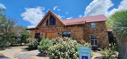 Mendelbaum Winery Guest Cabins