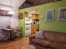 Mendelbaum Winery Guest Cabins