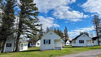 Green Gables Bungalow Court
