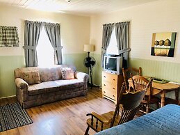 Green Gables Bungalow Court